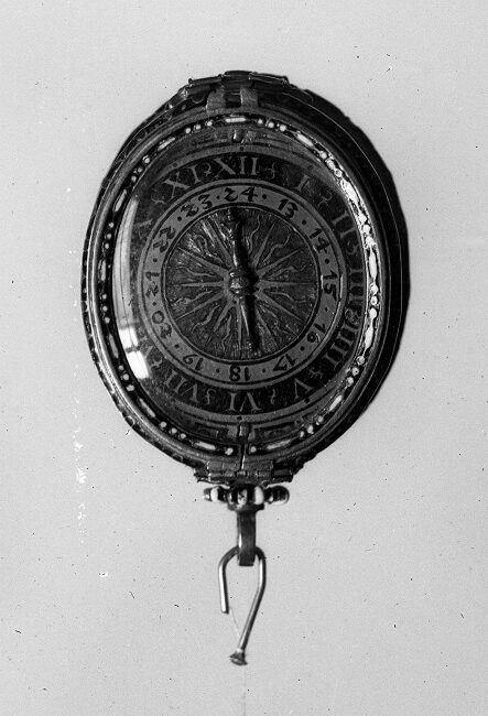 ساعت قدیمی Rock Crystal Case | قدیمی ترین ساعت های جهان 